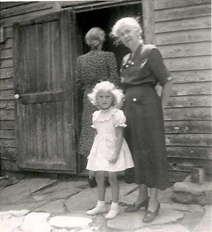 Anna Kirsch_Hedwig Gebhardt_Julia Powell.jpg